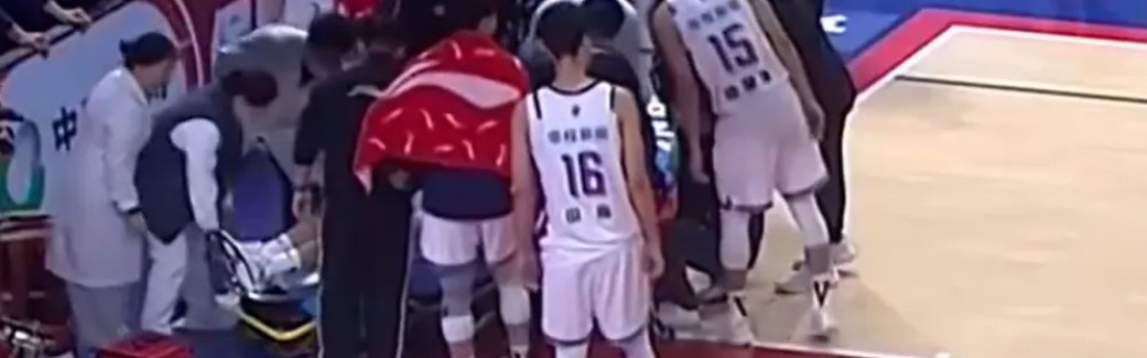 开云足球官网-脖子扭伤！CBA广告牌又伤一人，需要做出改变！
